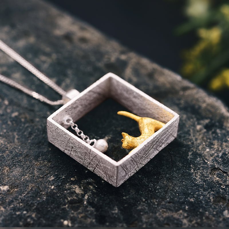 Playing Cat - Handmade Pendant | NEW - MetalVoque