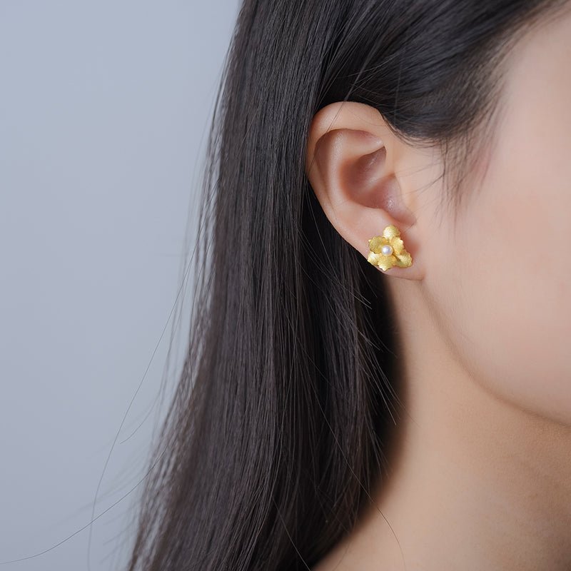 Begonia Pearl - Stud Earrings