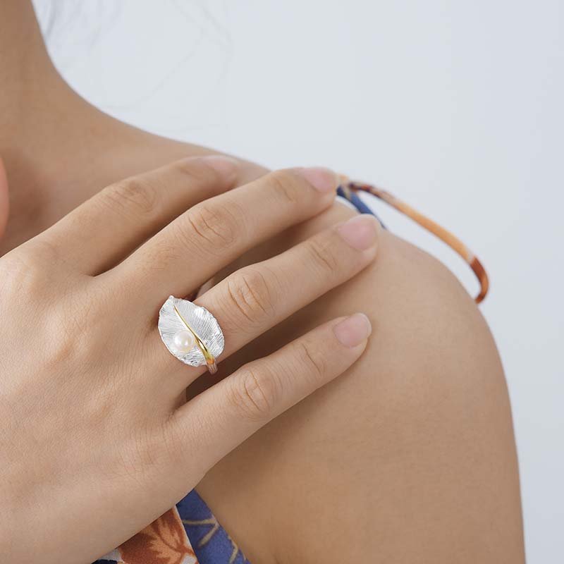 Pearly Leaf - Adjustable Ring
