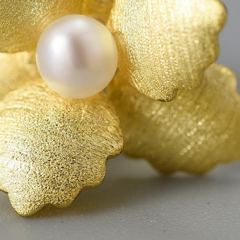 Begonia Pearl - Stud Earrings