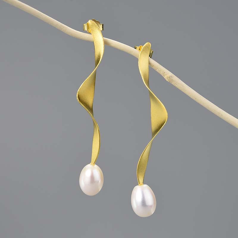 Twisted Pearl - Dangle Earrings