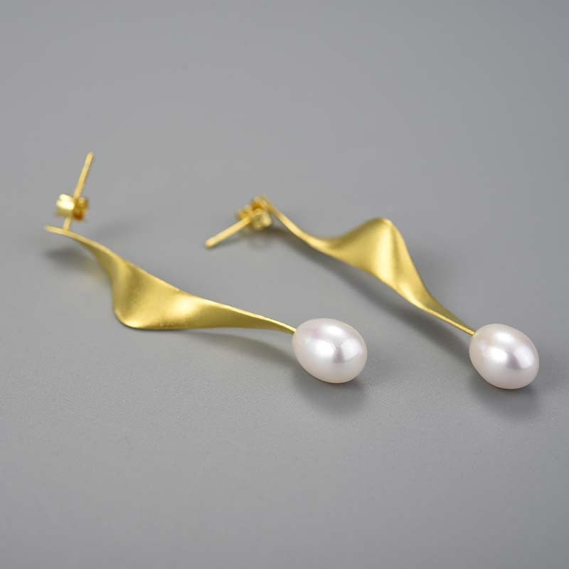 Twisted Pearl - Dangle Earrings