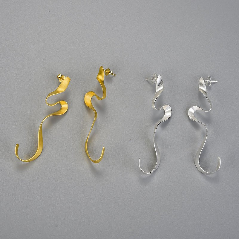 Minimalistic Curl - Dangle Earrings
