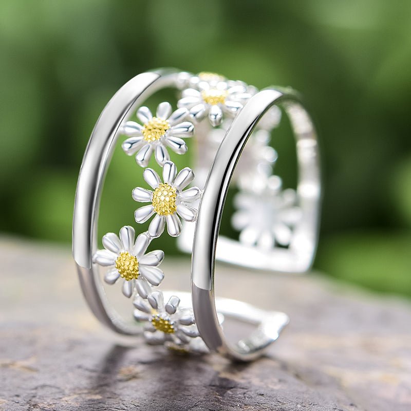 Dainty Daisy - Adjustable Ring