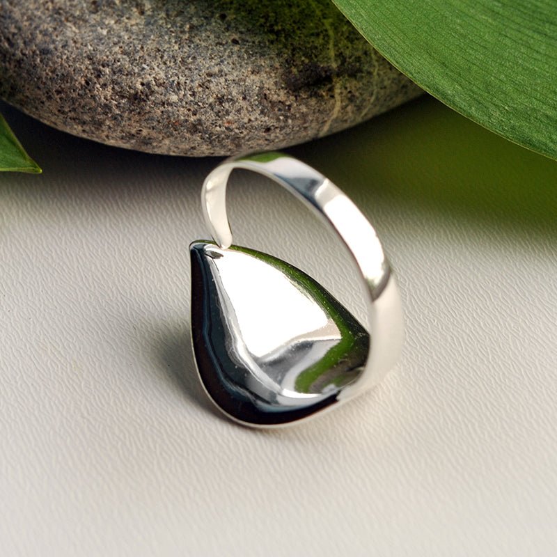 Pearly Leaf - Adjustable Ring - MetalVoque