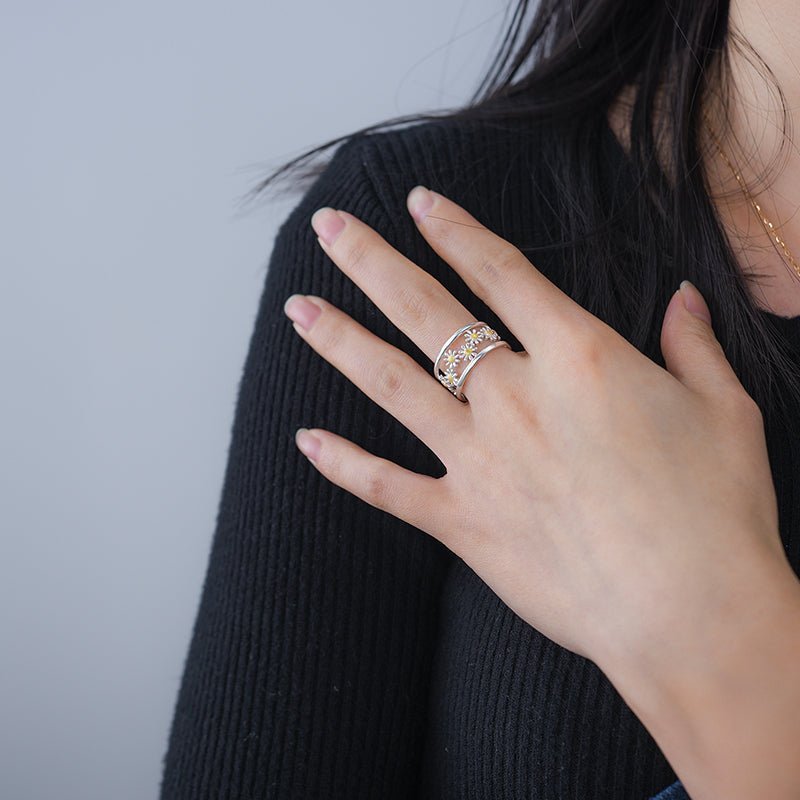 Dainty Daisy - Adjustable Ring