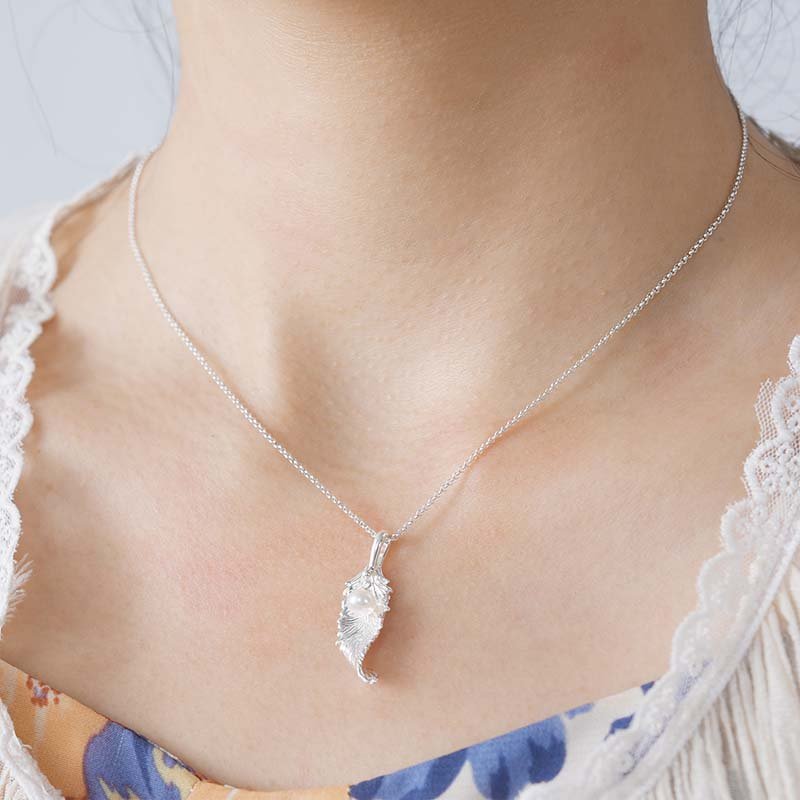 Pearly Leaf - Handmade Necklace