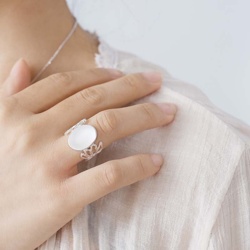 Big Classical Moonstone - Adjustable Ring