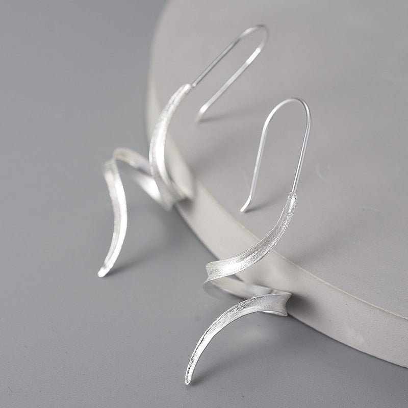 Minimal Curve - Dangle Earrings