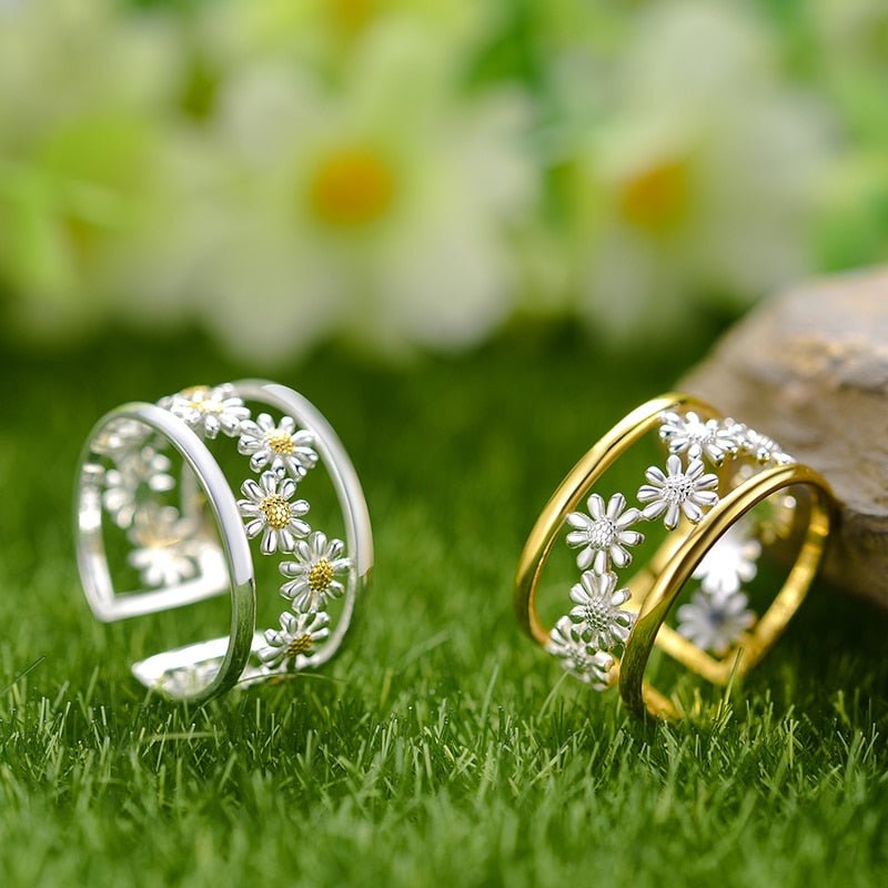 Dainty Daisy - Adjustable Ring