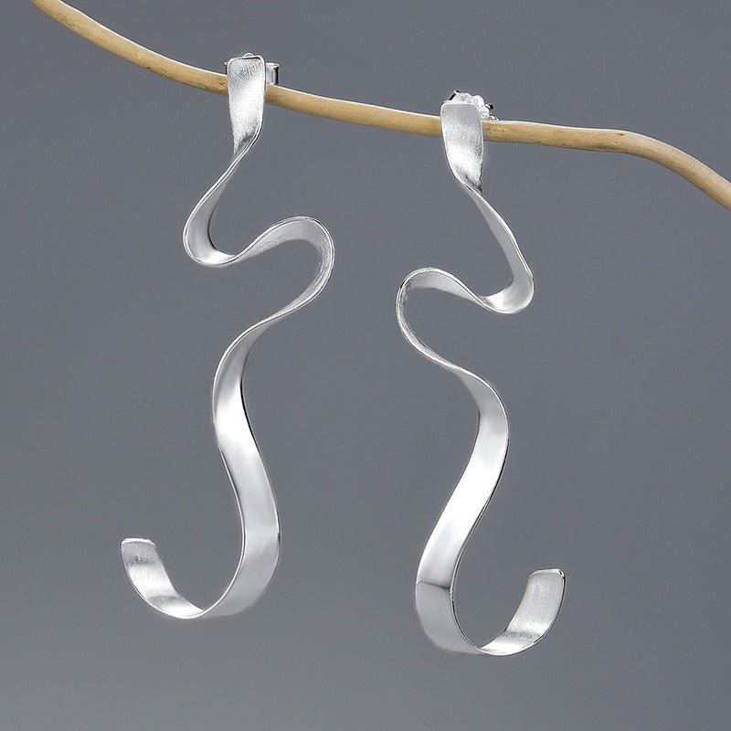 Minimalistic Curl - Dangle Earrings