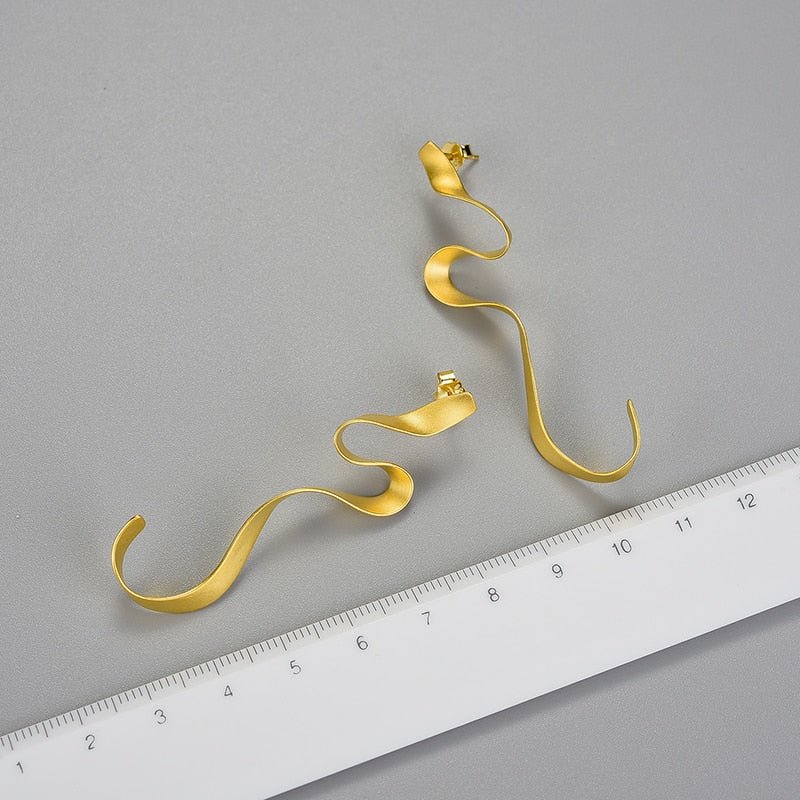 Minimalistic Curl - Dangle Earrings