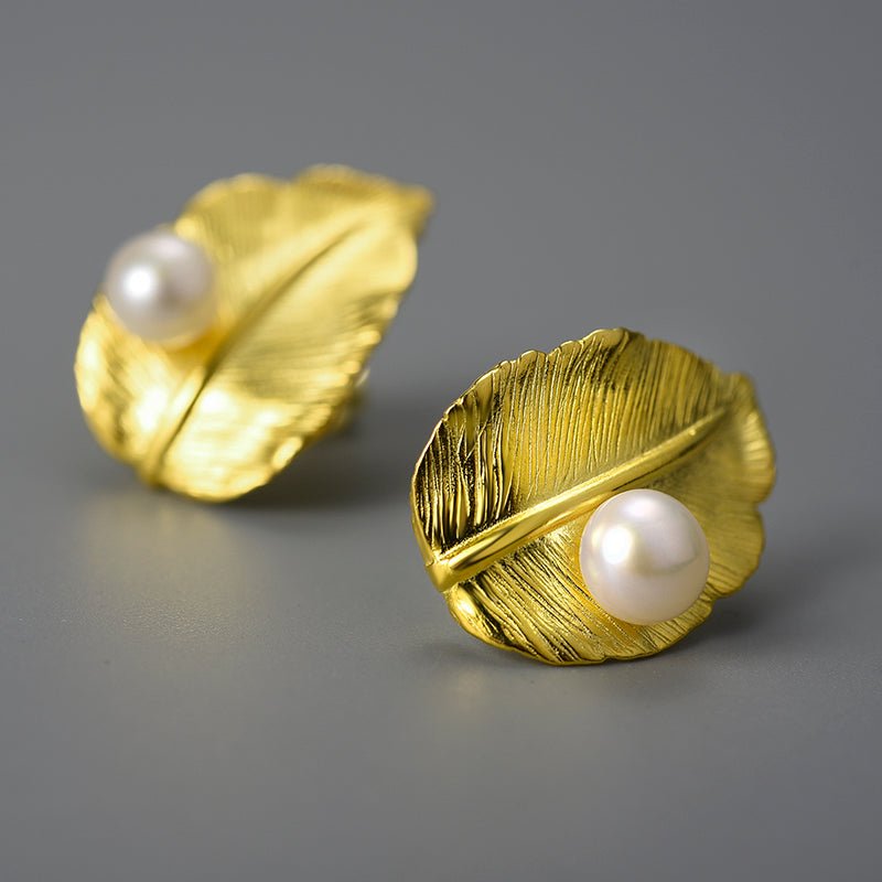 Pearly Leaf - Stud Earrings